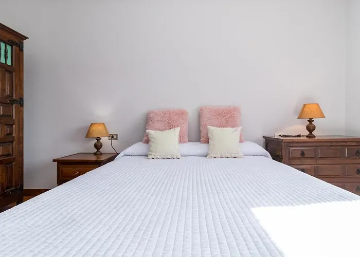 Apartment Encantadora Casa Con Jardin Cerca De Santillana Del Mar Orena